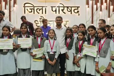 धौलपुर: जिला परिषद में चंद्रज्योति अभियान के तहत छात्रों ने दिखाई प्रतिभा और जागरूकता