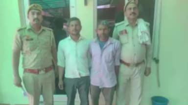 अमरोहा: अमरोहा देहात पुलिस ने मारपीट के मामले में फरार दो आरोपियों को गिरफ्तार कर न्यायालय के समक्ष पेश किया