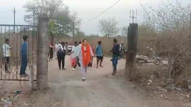 पनागर: गांधी चौक स्थित परशुराम बस्ती में शराब दुकान हटाने के विरोध में महिलाओं का धरना