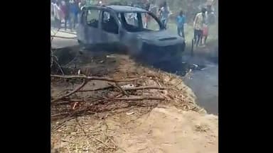 ज्ञानपुर: कोइरौना के भभौरी में भीषण अग्निकांड, 16 मड़हे और एक कार जलकर राख