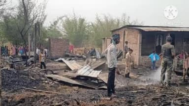 नरपतगंज: भोरहर में हुए भीषण अग्निकांड में दो दर्जन घर जलकर राख, लाखों की क्षति