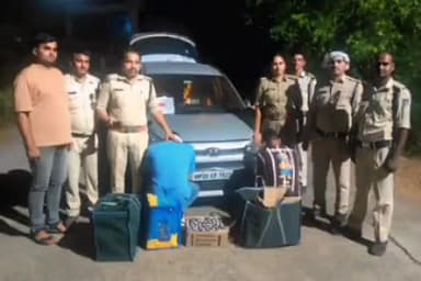 जबलपुर: अमखेरा रोड पर कार से अवैध शराब की तस्करी करते दो गिरफ्तार, 153 बोतल और 50 देशी शराब जब्त