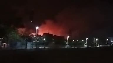 मंदसौर: सुशासन भवन रोड स्थित शांतिनिकेतन कॉलोनी के पीछे प्रतिबंध के बावजूद नरवाई जलाई जा रही