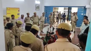 फतेहपुर: कलेक्ट्रेट में प्रधान महिलाओं ने तीन घंटे धरना देकर मांगा इंसाफ, विधायक और गाजीपुर थाना प्रभारी पर लगाए गंभीर आरोप