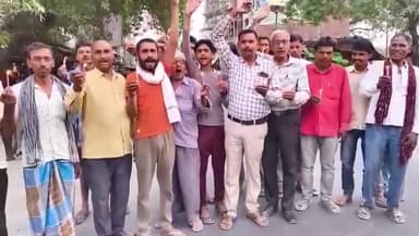 आज 28 अप्रैल सोमवार को सिराथू ब्लॉक के उदहिन बुजुर्ग चौराहा पर समर्थ किसान पार्टी के तत्वावधान में पहलगाम आतंकी घटना में मारे गए पर्यटकों को कैंडल मार्च निकालकर श्रद्धांजलि दी गई।

आतंकवाद मुर्दाबाद.... हिंदुस्तान जिन्दाबाद....