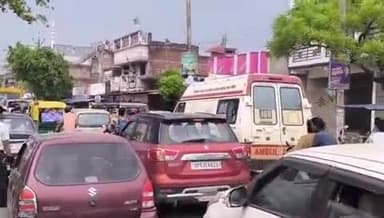 पडरौना: पडरौना शहर में दिनभर लगा रहा जाम, एम्बुलेंस भी फंसी