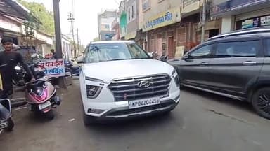 मंदसौर: गोल चौराहे पर कार चालक और यातायात थाने के जवान के बीच विवाद, वीडियो हुआ वायरल