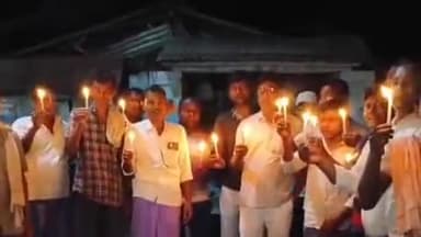 विभूतिपुर: विभूतिपुर के सांखमोहन टेकना चौक पर पहलगाम में मारे गए लोगों को कैंडल मार्च निकालकर श्रद्धांजलि दी गई