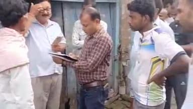 विभूतिपुर: विभूतिपुर नरहन में पीएम आवास सूची में नाम दर्ज करने के लिए बीडीओ ने किया भौतिक सत्यापन, डीडीसी के निर्देश पर