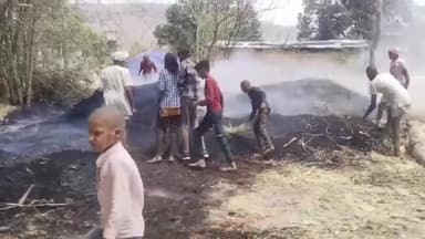 बरदहा में खेत में रखी गेंहू की कटी फसल में लगी आग, फायर ब्रिगेड नहीं पहुँची, फसल जलकर खाक