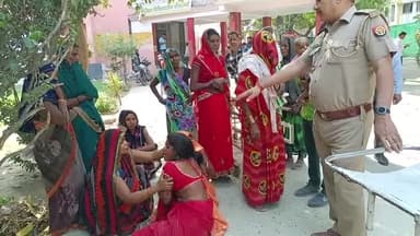 मंझनपुर: टीकरडीह में मिट्टी का टीला ढहने से 5 की मौत, 4 घायल, डीएम ने घायलों का जाना हाल, सभी का इलाज जिला अस्पताल में