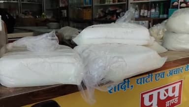 बड़गांव: देहलीगेट स्थित एक दुकान से पकड़ा गया 800 किलो पनीर व 50 किलो मावा, स्वास्थ्य विभाग की जांच जारी