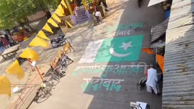 मंदसौर: संजीत बस स्टैंड पर 'पाकिस्तान मुर्दाबाद', 'इस्लामी आतंकवाद मुर्दाबाद' लिखा नक्शा बनाया, लोग गुजर रहे हैं उसके ऊपर से