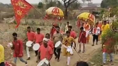 बिश्रामपुर: पंजरी खुर्द में श्री लक्ष्मी नारायण महायज्ञ के लिए निकली भव्य मंगल कलश यात्रा, जयघोष से गूंजा पूरा क्षेत्र