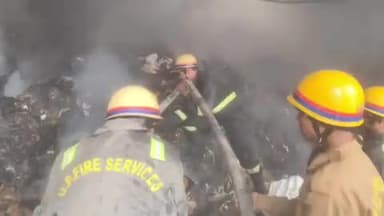 कानपुर: कोपरगंज स्थित रूई के गोदाम में लगी आग, फायर ब्रिगेड ने आग पर पाया काबू