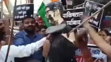 प्रयागराज: पहलगाम आतंकी हमले के विरोध में मीरपुर इलाके में निकली आक्रोश यात्रा, पुतला दहन कर जमकर नारेबाजी की गई