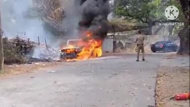 हुज़ूर: भोपाल के श्यामला हिल्स थाना क्षेत्र में खड़ी थार कार में लगी आग, कार पूरी तरह जलकर खाक