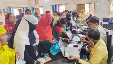 ओरमांझी: ओरमांझी सहित सभी पंचायतों में मंईयां सम्मान योजना के लाभार्थियों के लिए आधार सीडिंग शिविर का किया गया आयोजन