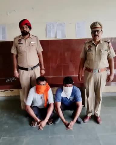 ਮੂਨਕ: ਯੁੱਧ ਨਸ਼ਿਆਂ ਵਿਰੁੱਧ ਮੁਹਿੰਮ ਦੇ ਤਹਿਤ ਕਾਰਵਾਈ ਕਰਦੇ ਹੋਏ ਮੂਣਕ ਥਾਣਾ ਪੁਲਿਸ ਨੇ ਦੋ ਵਿਅਕਤੀਆਂ ਨੂੰ 350 ਨਸ਼ੀਲੀਆਂ ਗੋਲੀਆਂ ਦੇ ਨਾਲ ਗ੍ਰਿਫਤਾਰ