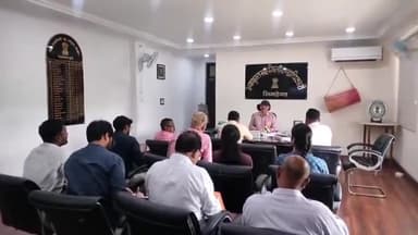 सिमडेगा: सिमडेगा डीसी ने नीति आयोग द्वारा चुनी गई संस्थाओं के साथ बैठक की, कार्यों में तेजी लाने के निर्देश दिए