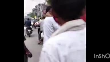 पडरौना: सुभाष चौक पर हंगामा, जब दो युवकों ने 'पाकिस्तान मुर्दाबाद' के स्टिकर हटाने की कोशिश की