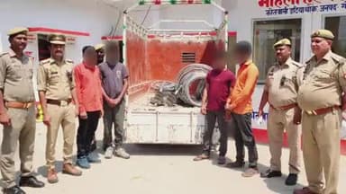 गोंडा: इटियाथोक पुलिस ने 4 चोरों को किया गिरफ्तार, कब्जे से 182 किलो बिजली का तार, 2 इंसुलेटर, एक पिकअप व 4 मोबाइल फोन बरामद