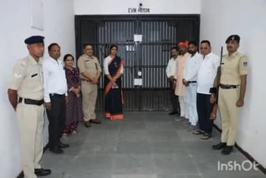 झाबुआ: झाबुआ में कलेक्टर ने ईवीएम गोदाम का किया निरीक्षण