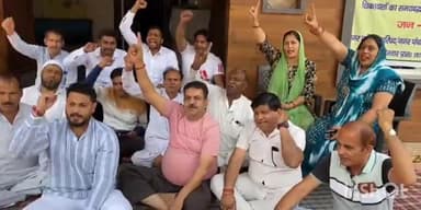 बागपत: नगर पालिका बागपत के सभासदों ने ईओ के खिलाफ धरने पर बैठे, सभासद संजय रुहेला ने शुरू की अनिश्चितकालीन भूख हड़ताल