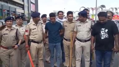 भोपाल:धार्मिक टिप्पणी करते हुए RPF कांस्टेबल दौलत नजर खान को पीटने वाले दिलीप अहिरवार और अमन यादव को पुलिस ने गिरफ्तार