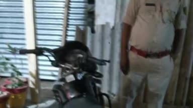 चेरिया बरियारपुर: मंझौल पुलिस ने 20 लीटर देसी शराब के साथ दो शराब कारोबारियों को गिरफ्तार किया