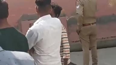 धनौरा: गजरौला के गांव दरियापुर बुजुर्ग में बाबा साहब डॉक्टर भीमराव अंबेडकर का बैनर पड़ा और जलाया, ग्रामीण थाने पहुंचे