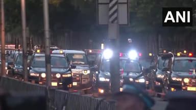 तमिलनाडु के मुख्यमंत्री M.K  Stalin का काफिला अमेरिकी राष्ट्रपति से कम नहीं है।
#tamilnadu #news #mukhtaransari