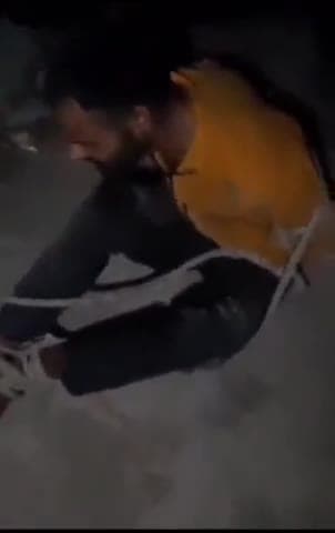 गोंडा: कोयली जंगल गांव में घर में घुसे चोर को ग्रामीणों ने पकड़ा, हाथ-पैर रस्सी से बांधने के बाद चोर ने रोया, वीडियो वायरल