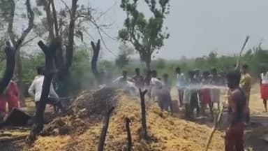 सिधौली: झोपड़ी में लगी आग हजारों रुपए की नगदी व जेवर जलकर हुए राख
#सिधौली #कमालपुर #आग #घर_में_लगी_आग #तहसील_सिधौली