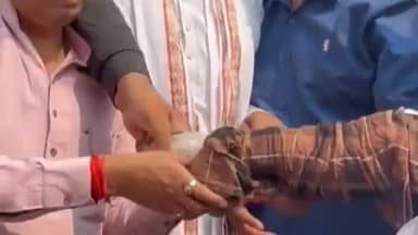 बस्ती: बस्ती में समाजवादी पार्टी के खिलाफ कटेश्वर पार्क में डॉ भीमराव अंबेडकर की प्रतिमा के समक्ष भाजपा का प्रदर्शन