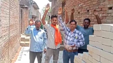 पूरनपुर: मल्लपुर खजुरिया में प्रधान व सचिव ने बिना कार्य के निकाला भुगतान, ग्रामीणों ने किया विरोध प्रदर्शन