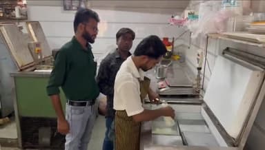 बांसवाड़ा: शहर के कुशलबाग मैदान के सामने जिला खाद्य अधिकारी ने दुकानों और रेस्टोरेंट में खाद्य सामग्री के सैंपल लिए