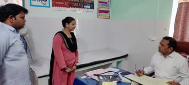 धौलपुर: सीएमएचओ ने जिले के चिकित्सा संस्थानों का किया निरीक्षण, निजी अस्पतालों पर की छापामार कार्रवाई