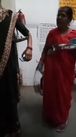 जौनपुर से एक वीडियो वायरल, जहाँ सरकारी अस्पताल मे डिलवरी के बाद बधाई के नाम पर पैसा मांगने का कथित आरोप ❓ मामला किसी सरकारी महिला हॉस्पीटल का बताया जा रहा है ❓