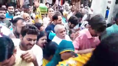 मथुरा: ठा. बांके बिहारी के चरण दर्शनों के लिए उमड़ा आस्था का सैलाब, 3 जॉन 9 सेक्टर में बांटी गई सुरक्षा