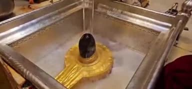 विश्वनाथ धाम में अक्षय तृतीया पर श्रीहरि बद्रीनारायण का भव्य श्रृंगार एवं श्रावण कालीन परंपरागत 'कुंवरा' की स्थापना हुई