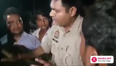 #शाहजहांपुर# में पुलिस चेकिंग के दौरान मोटरसाइकिल सवार के ना रूकने पर पुलिसकर्मी ने मारा डंडा, डंडा लगने से अनियंत्रित