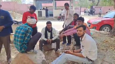 झांसी: भतीजी के शादी के कार्ड बांटने निकले ग्राम चटसारी के युवक की बाइक को कार ने मारी टक्कर, झांसी में हुई मौत का पोस्टमार्टम