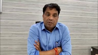 सागर नगर: निर्माण कार्य शुरू न करने पर निगम आयुक्त ने ठेकेदारों को नोटिस जारी किया, नाराजगी व्यक्त की