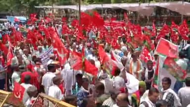 बड़गांव: अंतरराष्ट्रीय मजदूर दिवस पर राजस्थान लोकतांत्रिक मोर्चा ने टाउन हॉल से निकाली रैली, कलेक्ट्रेट पर किया प्रदर्शन