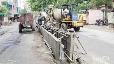 धरमपुरी: बस स्टैंड से बैंक ऑफ इंडिया तक बिना संकेतक और चेतावनी के चल रहा डिवाइडर का निर्माण