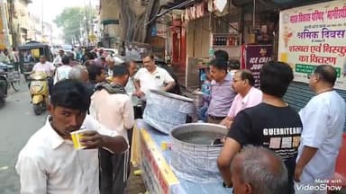 मिर्ज़ापुर: तेलियागंज में श्रमिक दिवस पर भारत विकास परिषद भागीरथी मिर्जापुर द्वारा शरबत और बिस्कुट का वितरण किया गया