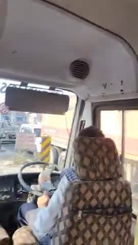 मोहम्मदपुर ओवर ब्रिज के नीचे प्रतिदिन दो बसों के खड़े होने से  सुबह का टाइम रोज लग रहा है जाम ।