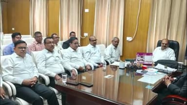 बेंगाबाद: राष्ट्रीय लोक अदालत की तैयारी के लिए गिरिडीह सिविल कोर्ट में बीमा कंपनियों के साथ न्यायाधीशों की बैठक