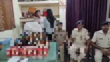 कटिहार: सहायक थाना पुलिस ने पीएंडटी चौक बरमसिया से एक पिस्टल, तीन जिंदा कारतूस और 24 लीटर अवैध शराब के साथ एक व्यक्ति को गिरफ्तार किया